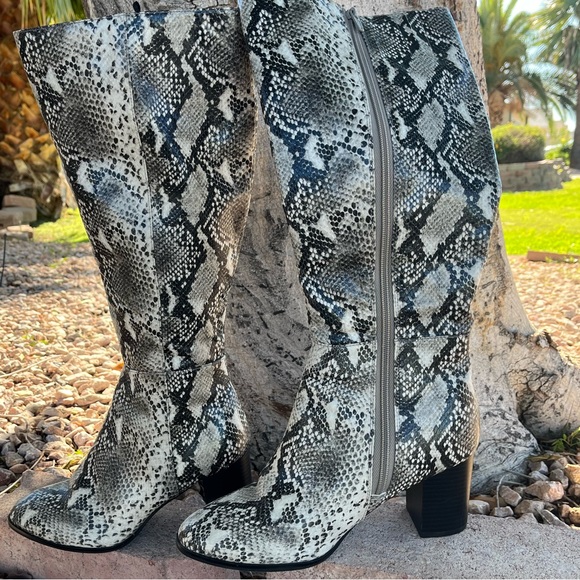 Insolia Faux Snake Skin Boots 6.5 - Picture 1 of 4